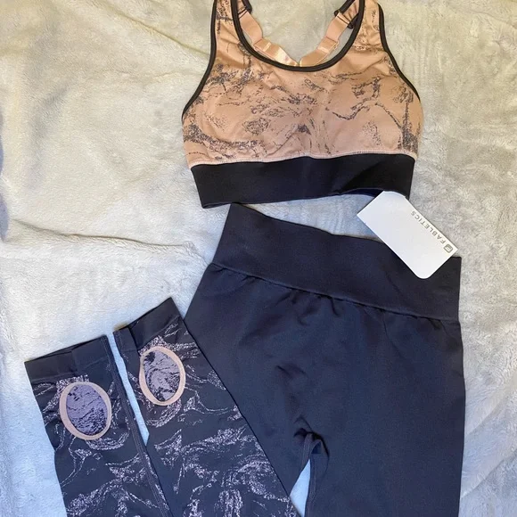 Fabletics Set - Picture 2 of 2